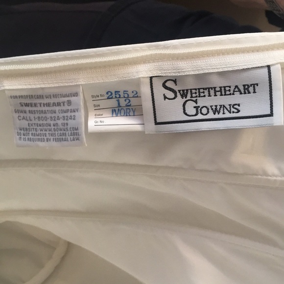 Sweetheart Ivory Ballgown Wedding Dress Size 12. Gently used. - Picture 11 of 16